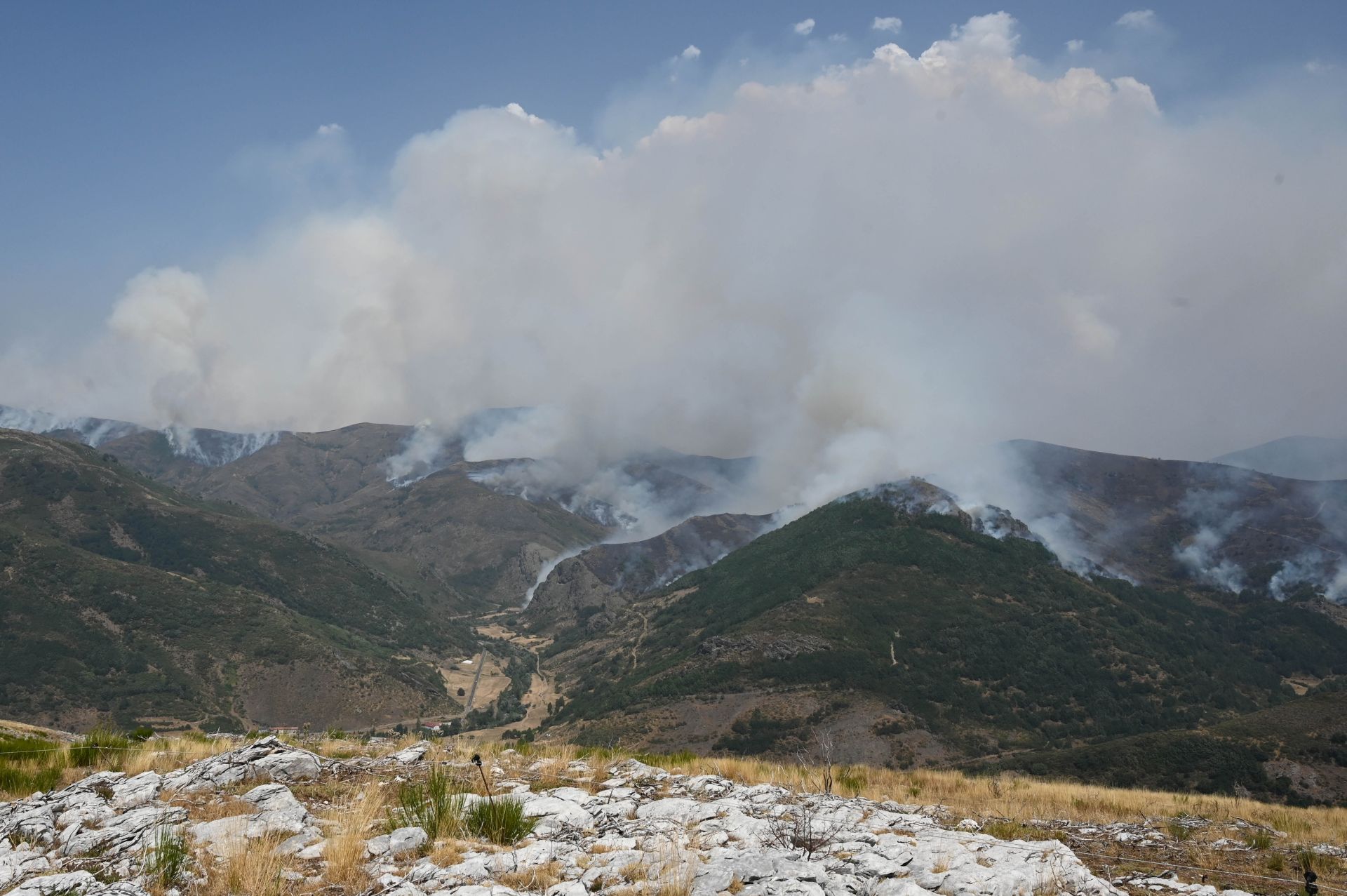 Incendio en la vertiente leonesa de los Picos de Europa
