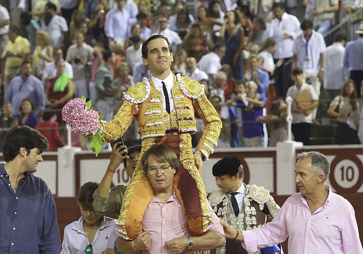 Juan Ortega salió a hombros de El Bibio