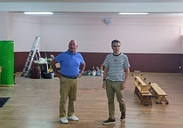 El edil de Educación, José Luis Montes; y el alcalde Iván Fernández visitaron los trabajos.