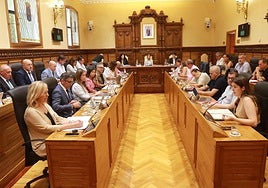 Los miembros de la Corporación municipal verán incrementados sus ingresos en un 0,5%.