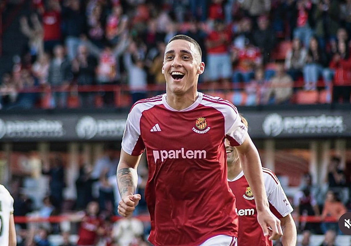 Pablo Fernández celebra un gol con el Nàstic de Tarragona.