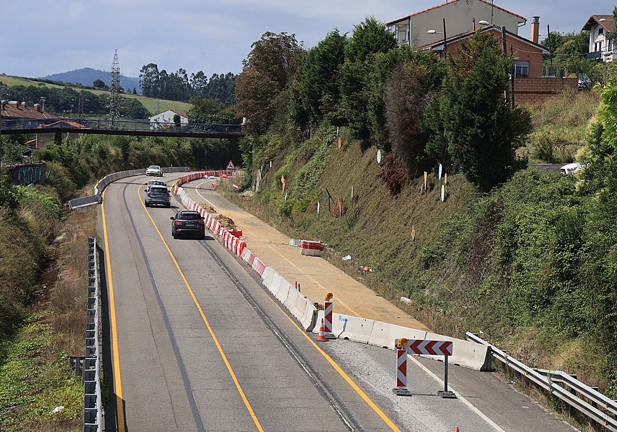 Los trabajos para instalar paneles acústicos en la variante se han detenido por la dureza del suelo.