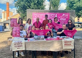 Integrantes de la Comisión de Festejos de Versalles con la concejala del ramo.