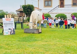 Una de las muchas visitas que recibe Los Caserinos.