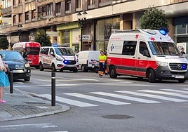 Un motorista resultó herido en la calle Ramón y Cajal, en Gijón.