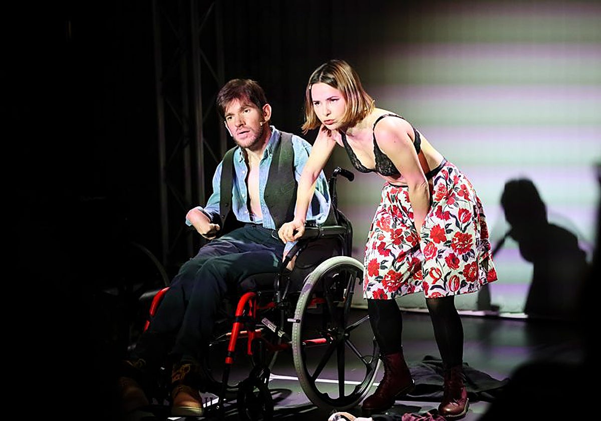 Los actores Telmo Irureta y Aitziber Garmendia protagonizan la obra.
