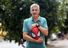 Un hombre araña con fonendoscopio