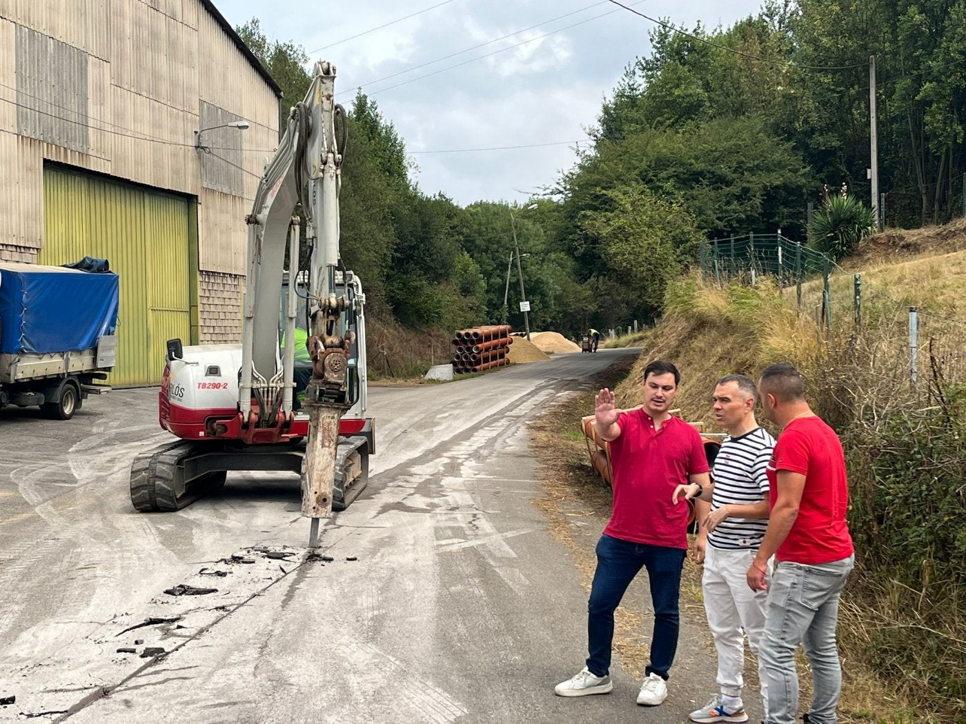 El alcalde y el concejal de Obras revisaron el inicio de los trabajos.