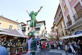 Los espectáculos de animación callejera son los grandes atractivos del mercado medieval.