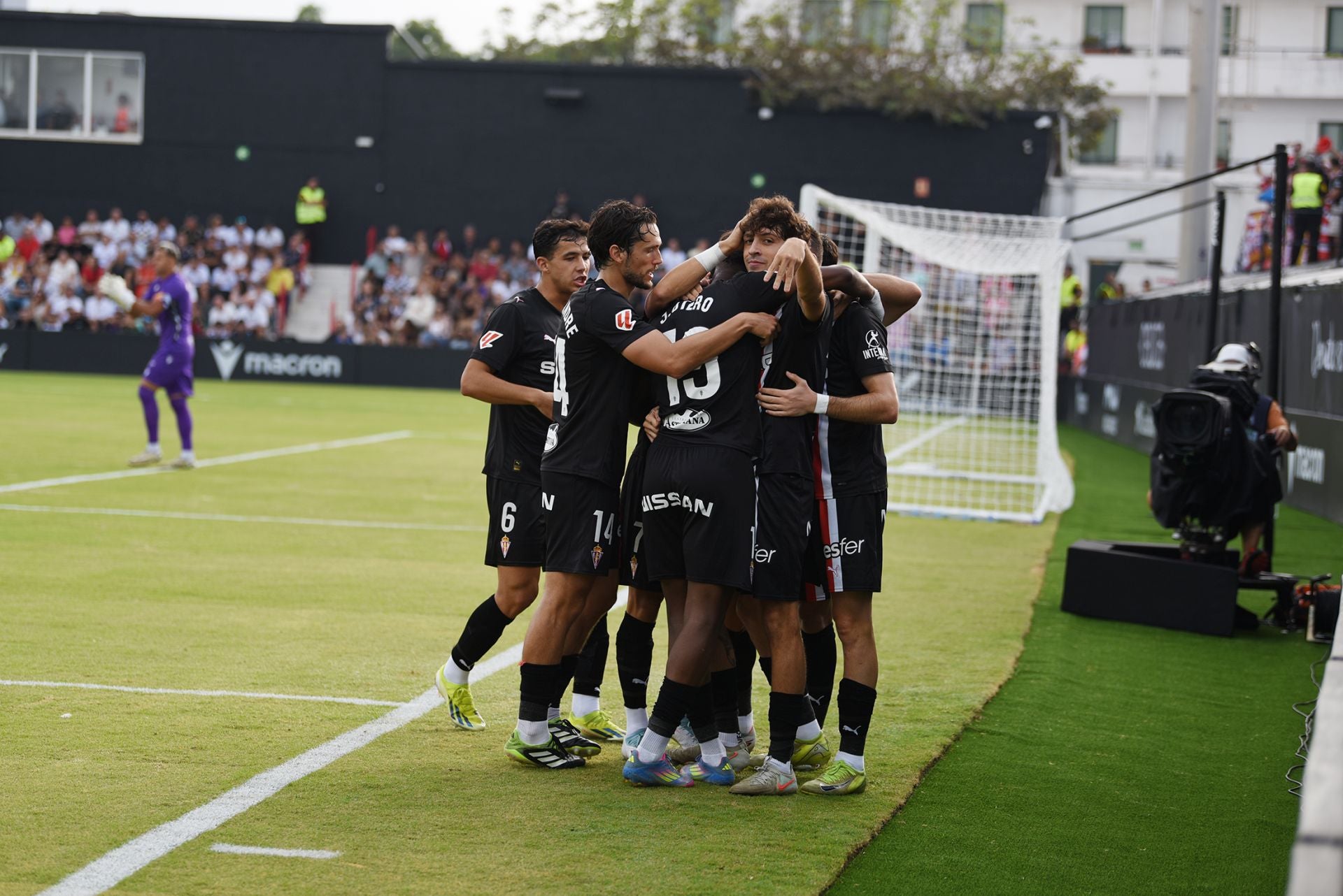 Fotos: Las mejores jugadas del A. D. Ceuta - Sporting de Gijón, en imágenes