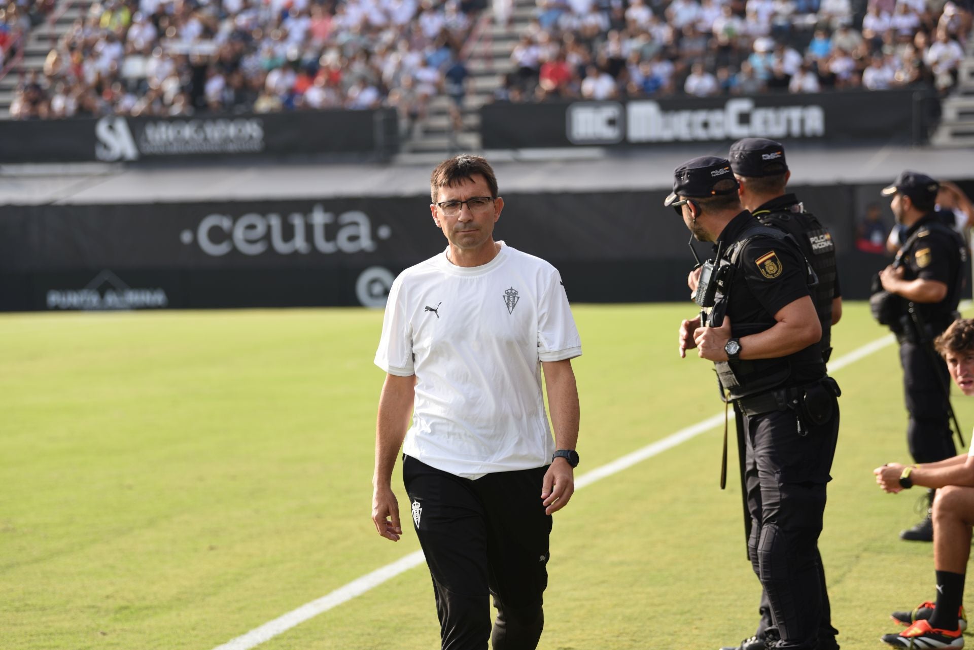 Fotos: Las mejores jugadas del A. D. Ceuta - Sporting de Gijón, en imágenes