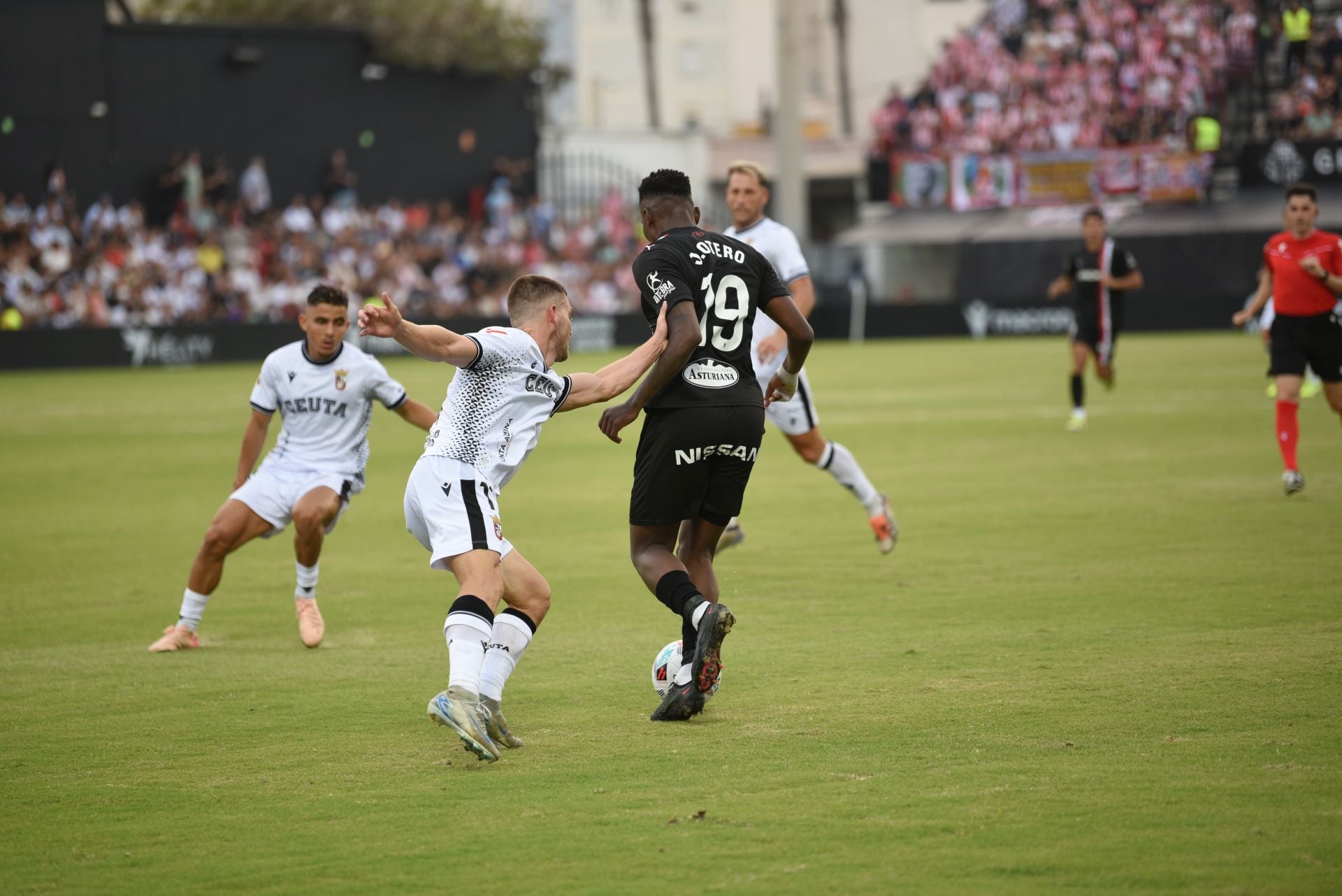 Fotos: Las mejores jugadas del A. D. Ceuta - Sporting de Gijón, en imágenes