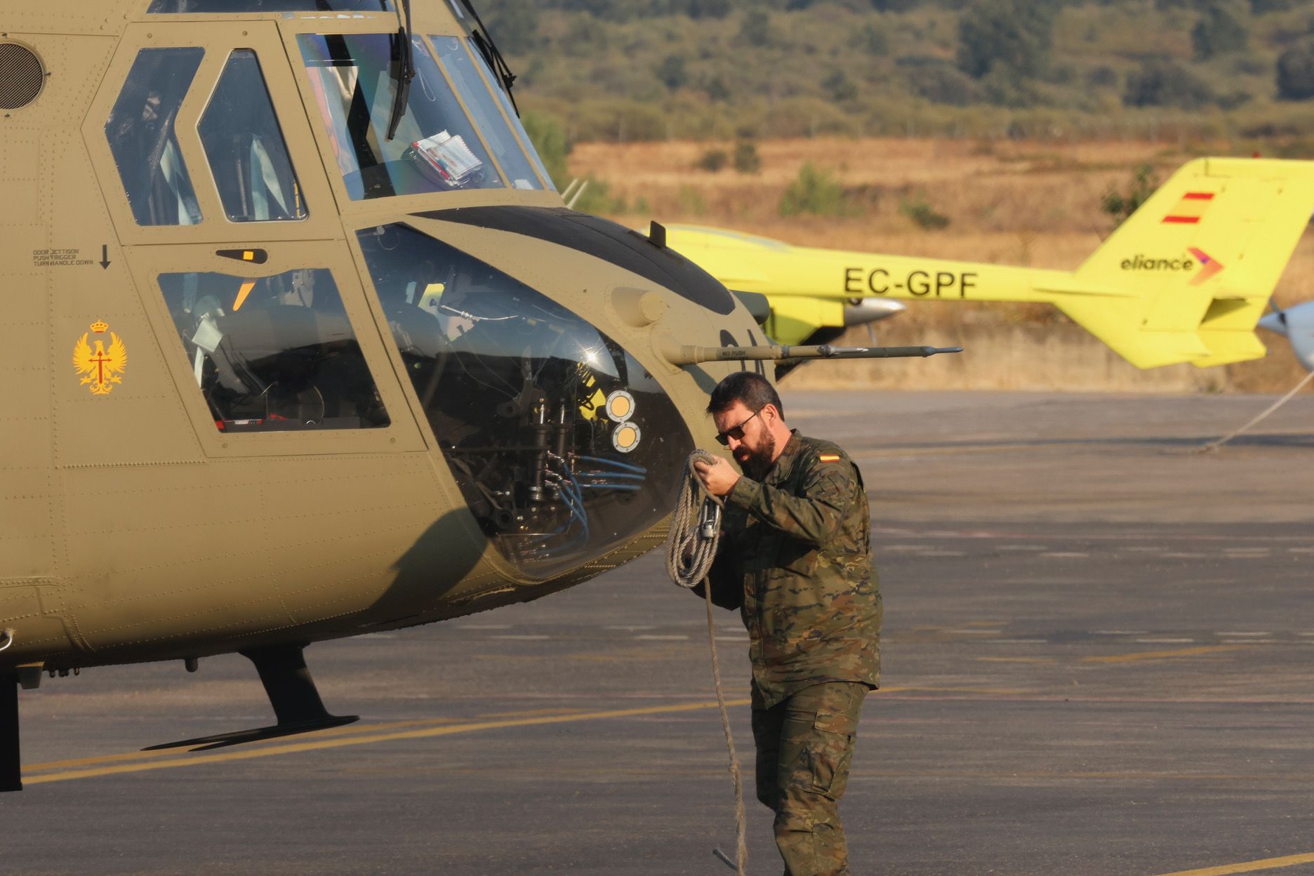 El viento reaviva las llamas en Degaña