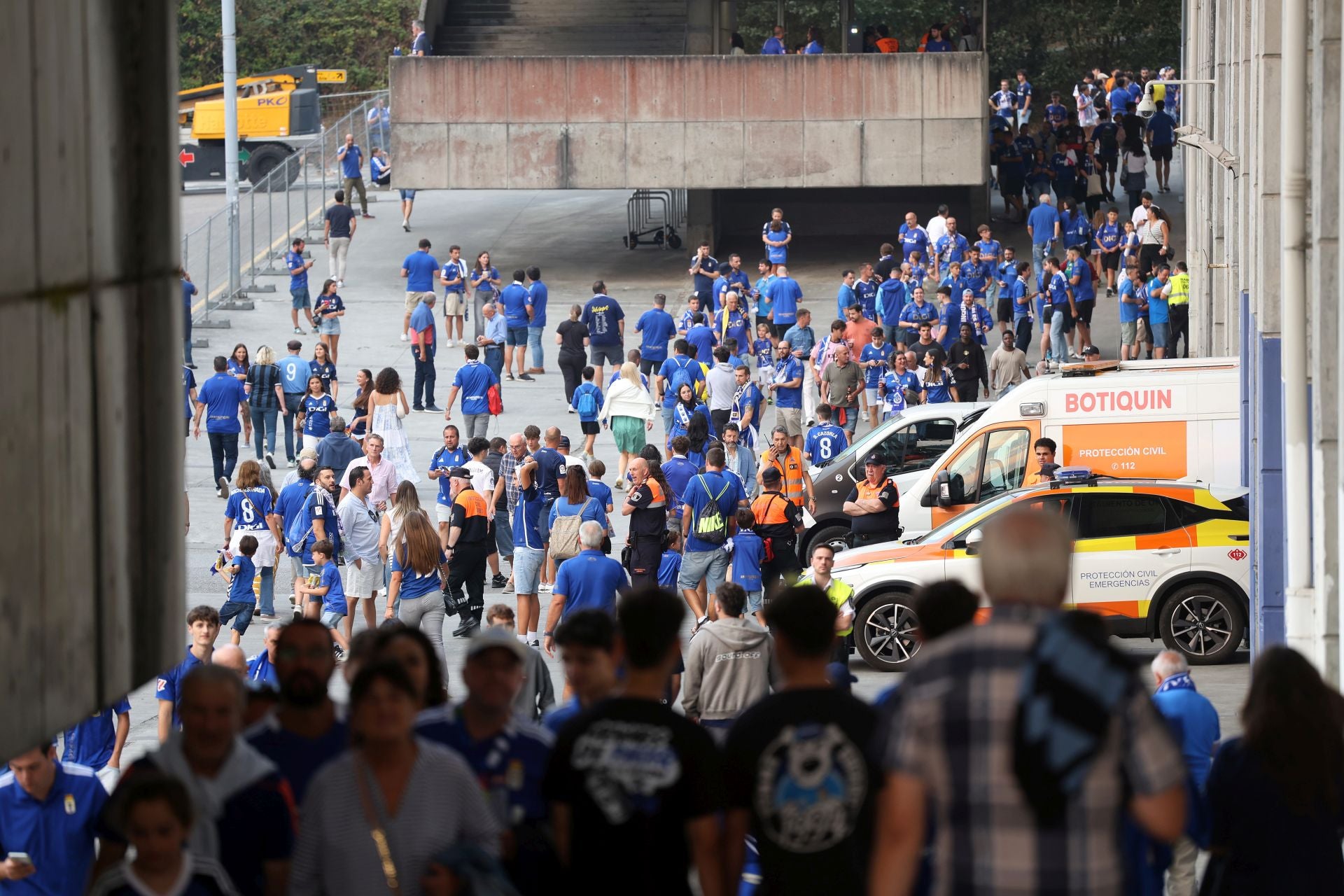 El Real Madrid llega a Oviedo arropado por numerosos fans: las fotos del momento