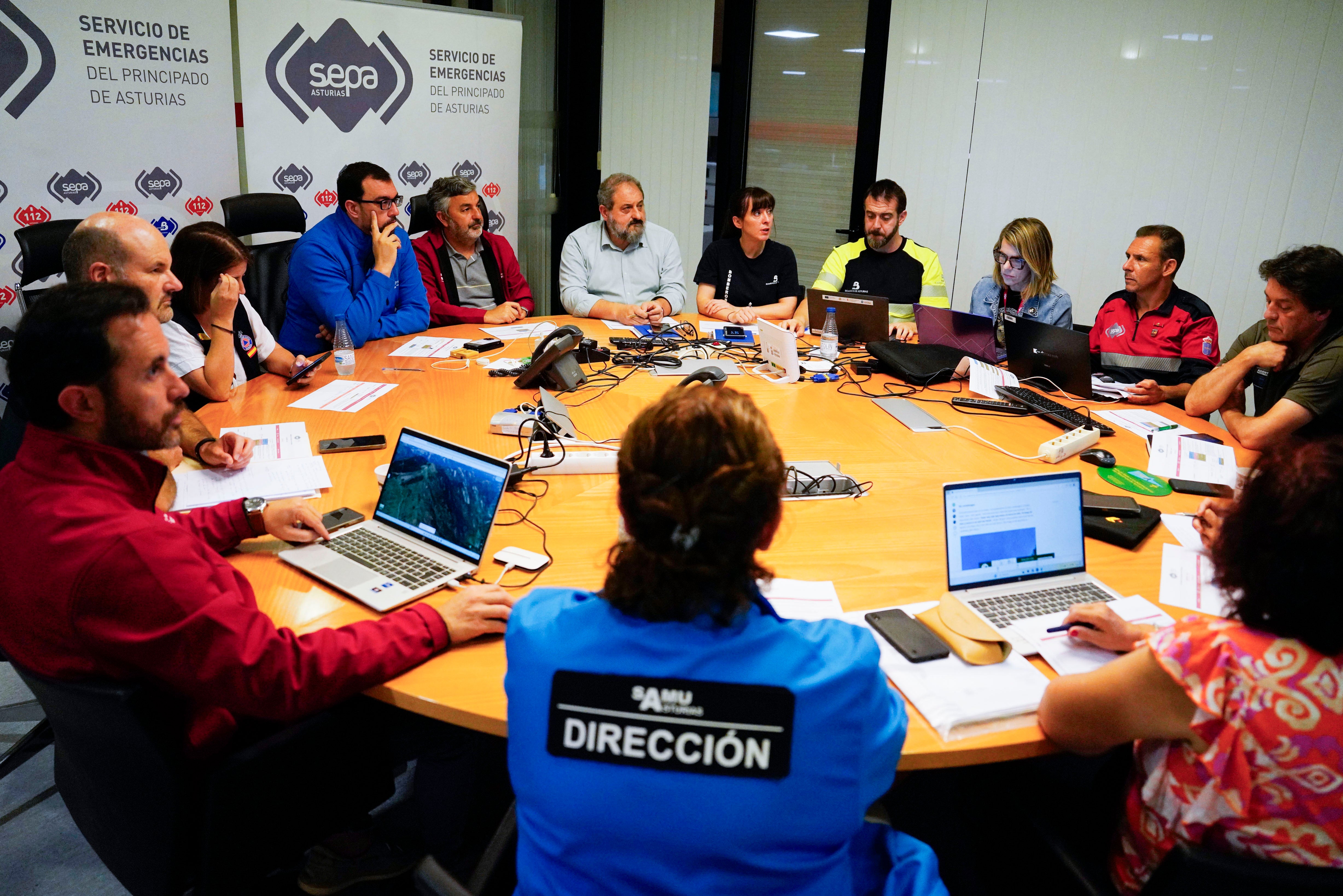 Adrián Barbón presidió la reunión del Centro de Coordinación Operativa Integrada (Cecopi) en La Morgal.