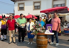 Luis Enrique Piñera; el alcalde de Villaviciosa, Alejandro Vega; María del Carmen Bastián, Leticia Piñera, Reyes Ugalde y Marcos Ortiz.