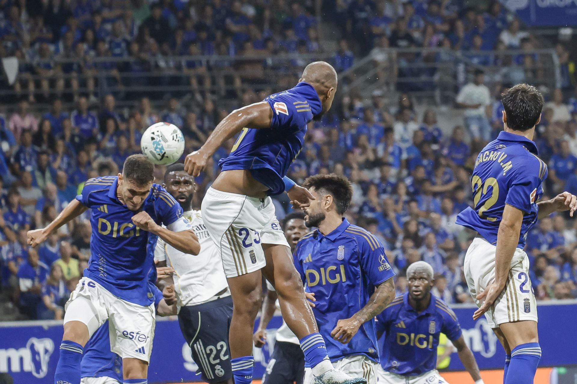 Las mejores jugadas del Real Oviedo - Real Madrid en imágenes