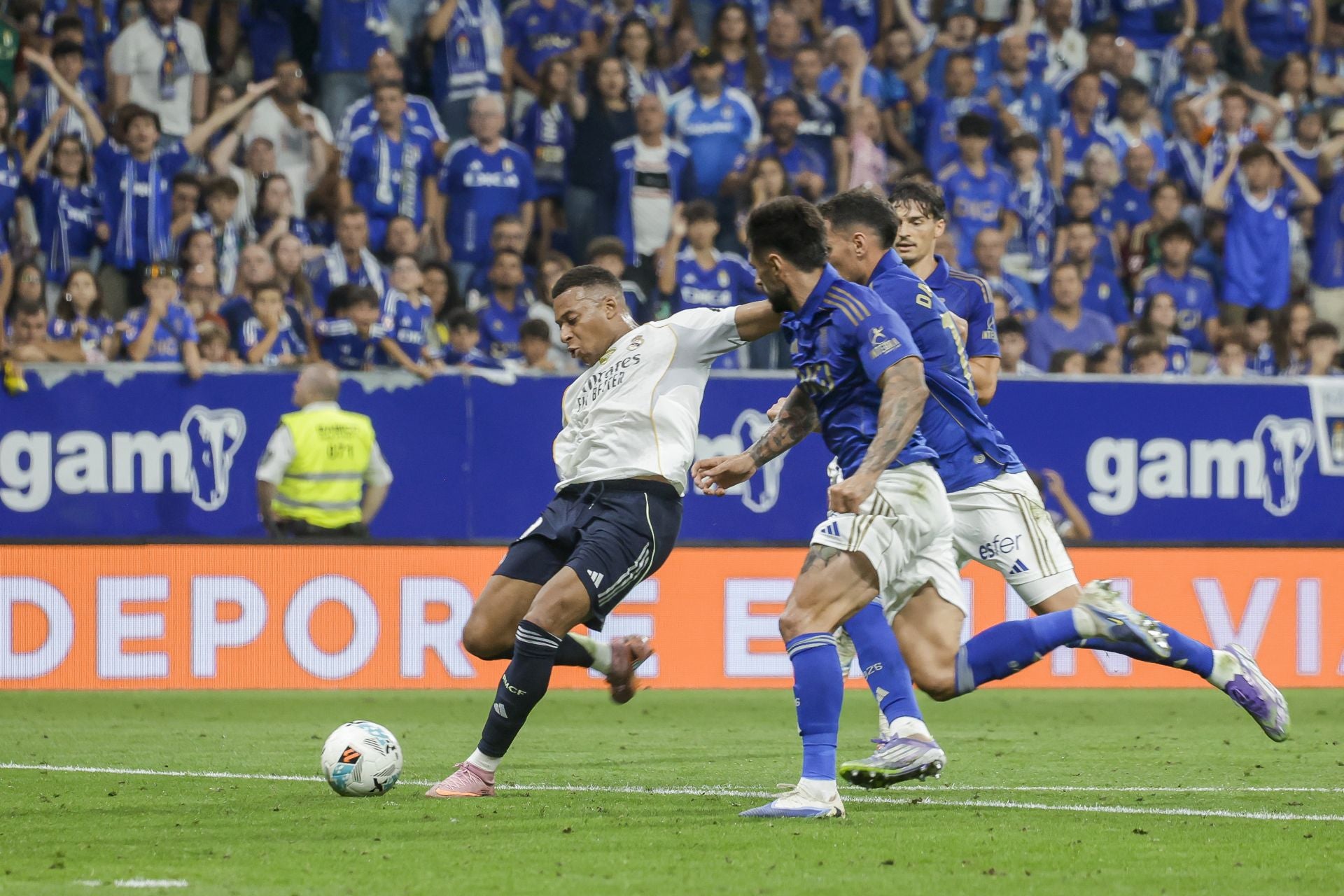 Las mejores jugadas del Real Oviedo - Real Madrid en imágenes