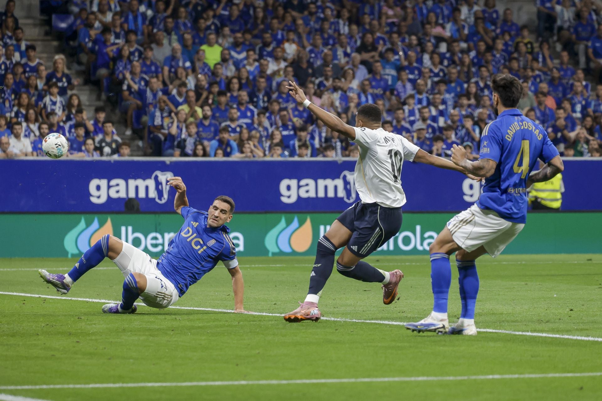 Las mejores jugadas del Real Oviedo - Real Madrid en imágenes