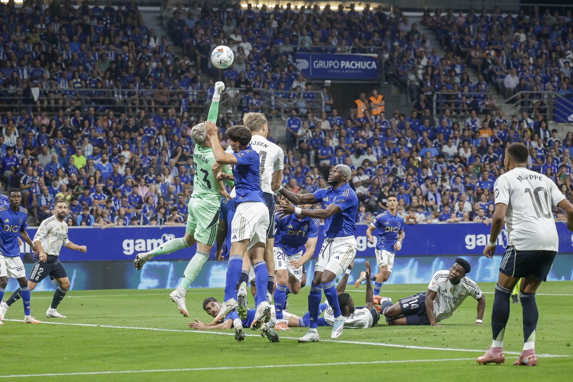 Las mejores jugadas del Real Oviedo - Real Madrid en imágenes