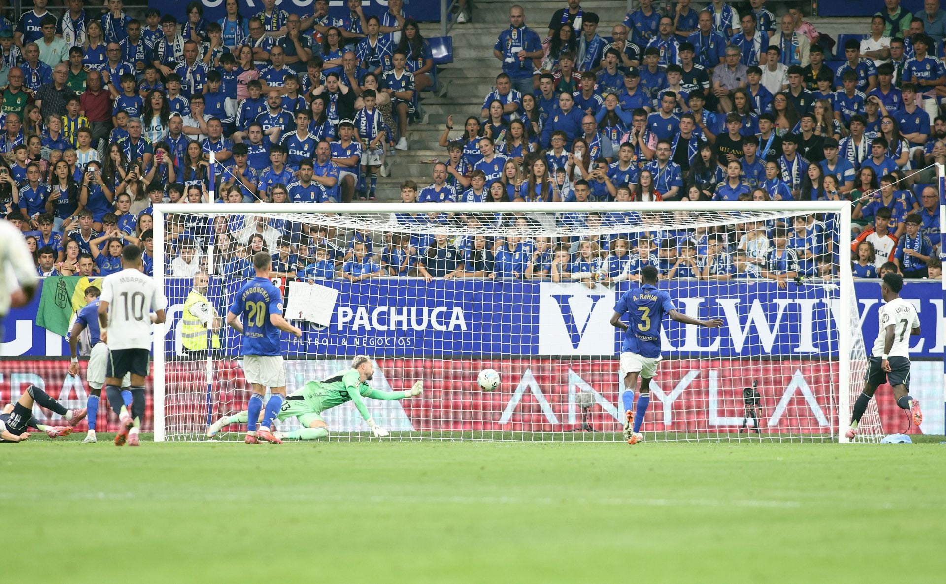 Las mejores jugadas del Real Oviedo - Real Madrid en imágenes