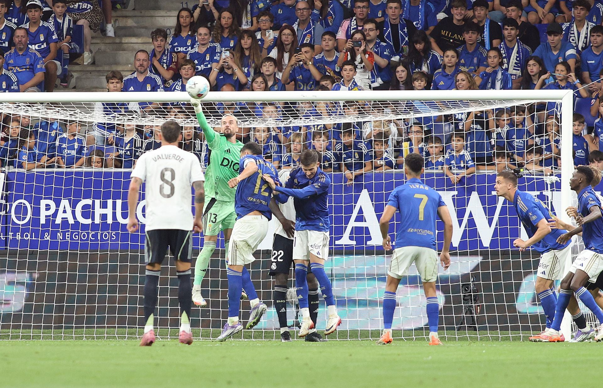 Las mejores jugadas del Real Oviedo - Real Madrid en imágenes
