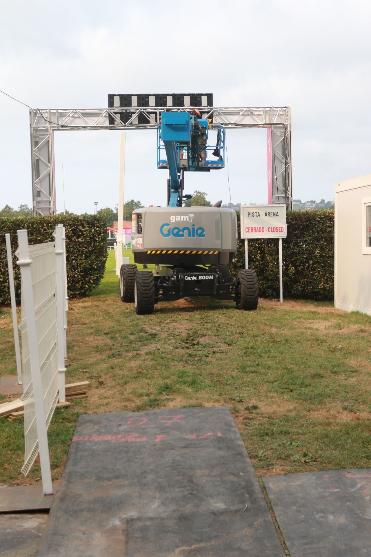 Las Mestas se pone a punto para que arranque su Concurso de Saltos Internacional