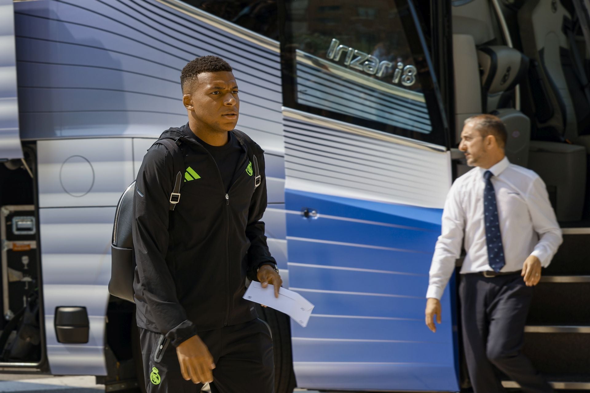 El Real Madrid llega a Oviedo arropado por numerosos fans: las fotos del momento