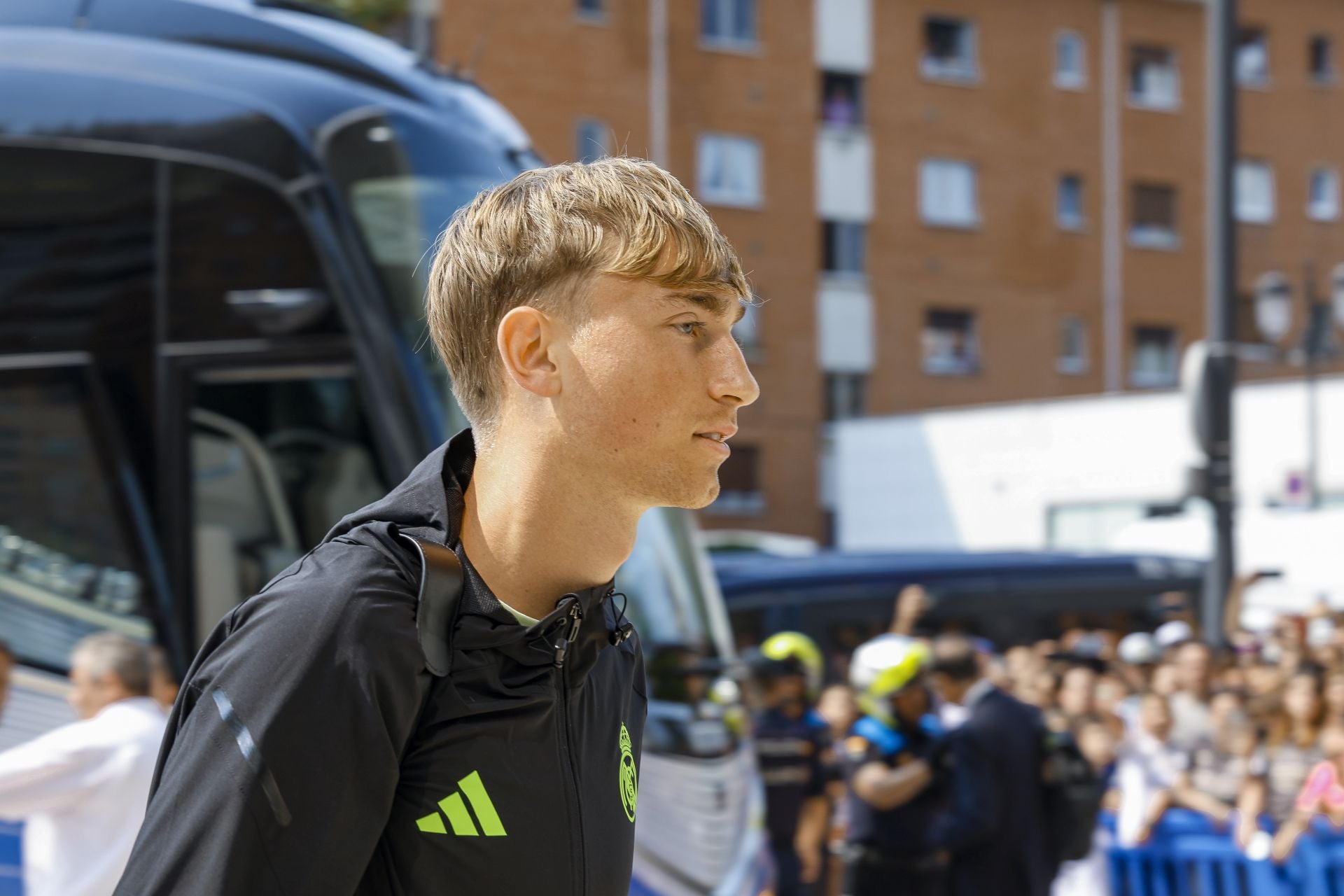 El Real Madrid llega a Oviedo arropado por numerosos fans: las fotos del momento