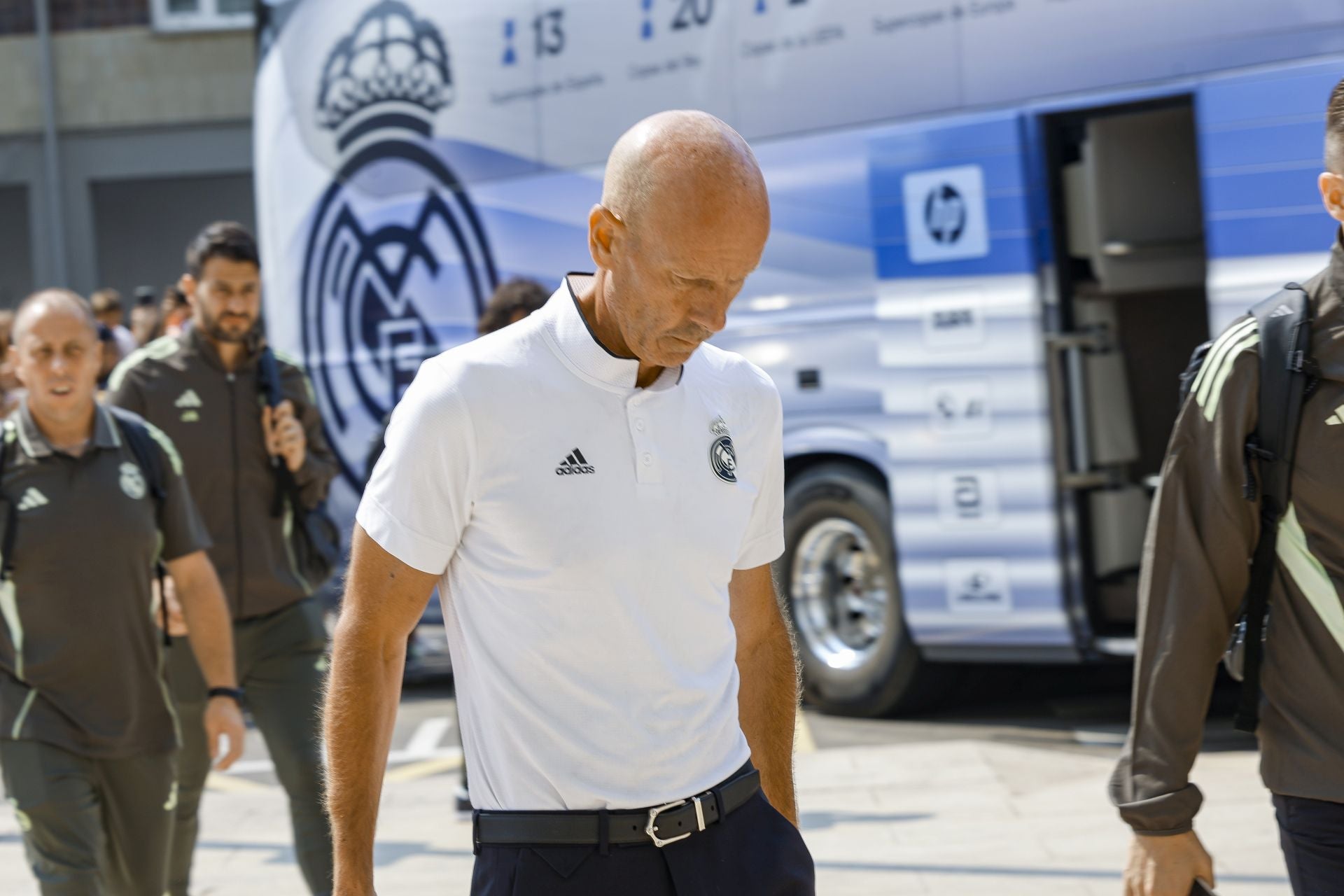 El Real Madrid llega a Oviedo arropado por numerosos fans: las fotos del momento