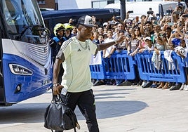 El Real Madrid llega a Oviedo arropado por numerosos fans: las fotos del momento
