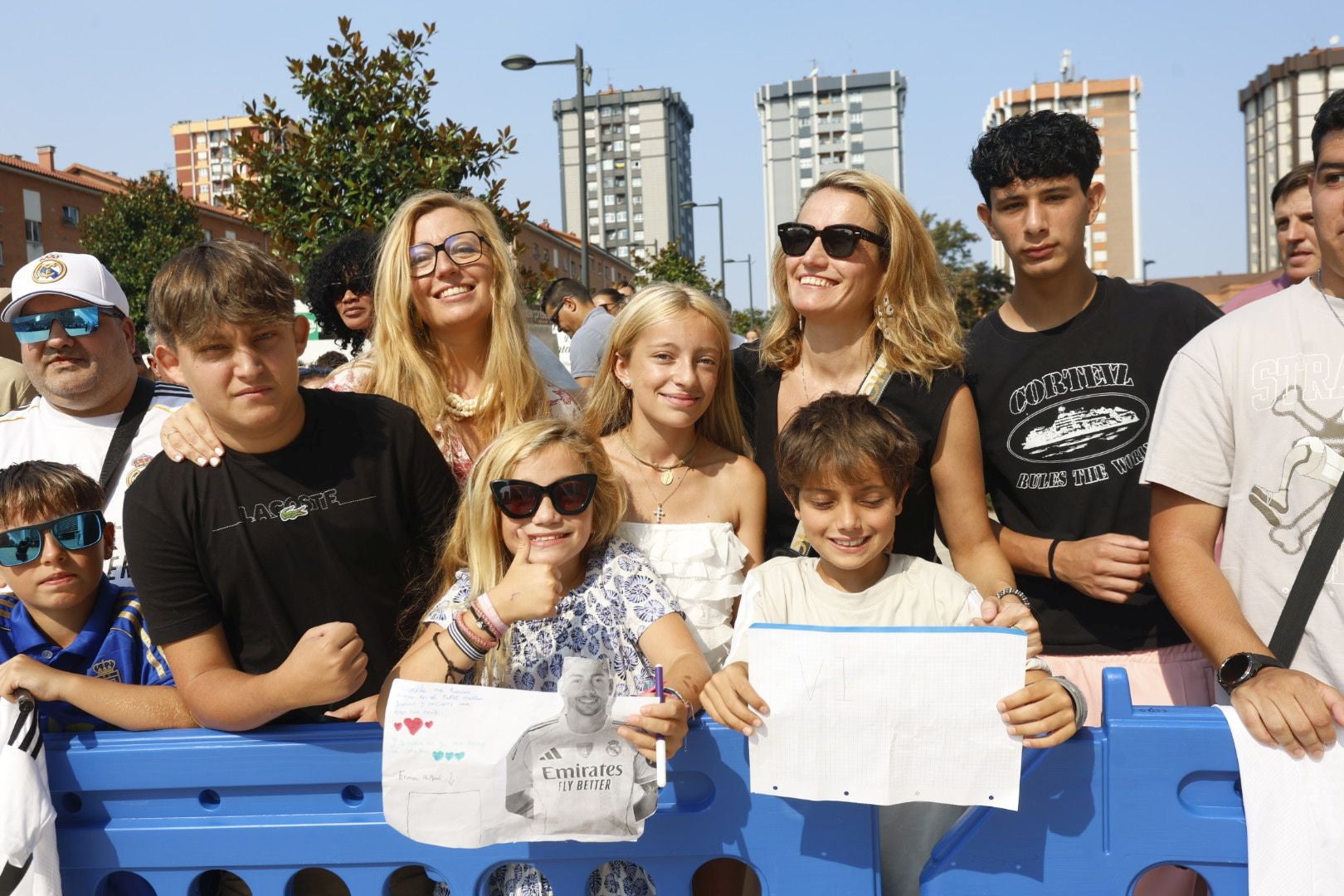 El Real Madrid llega a Oviedo arropado por numerosos fans: las fotos del momento
