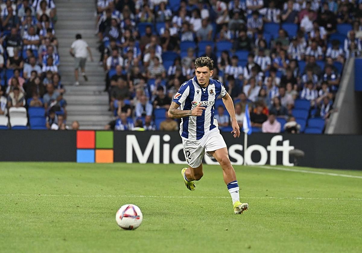 Javi López, de la Real Sociedad, en un duelo del curso pasado.