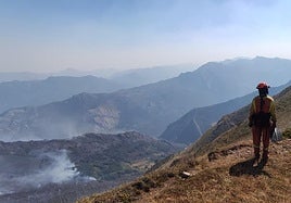 Efectivos de Bomberos en Somiedo.