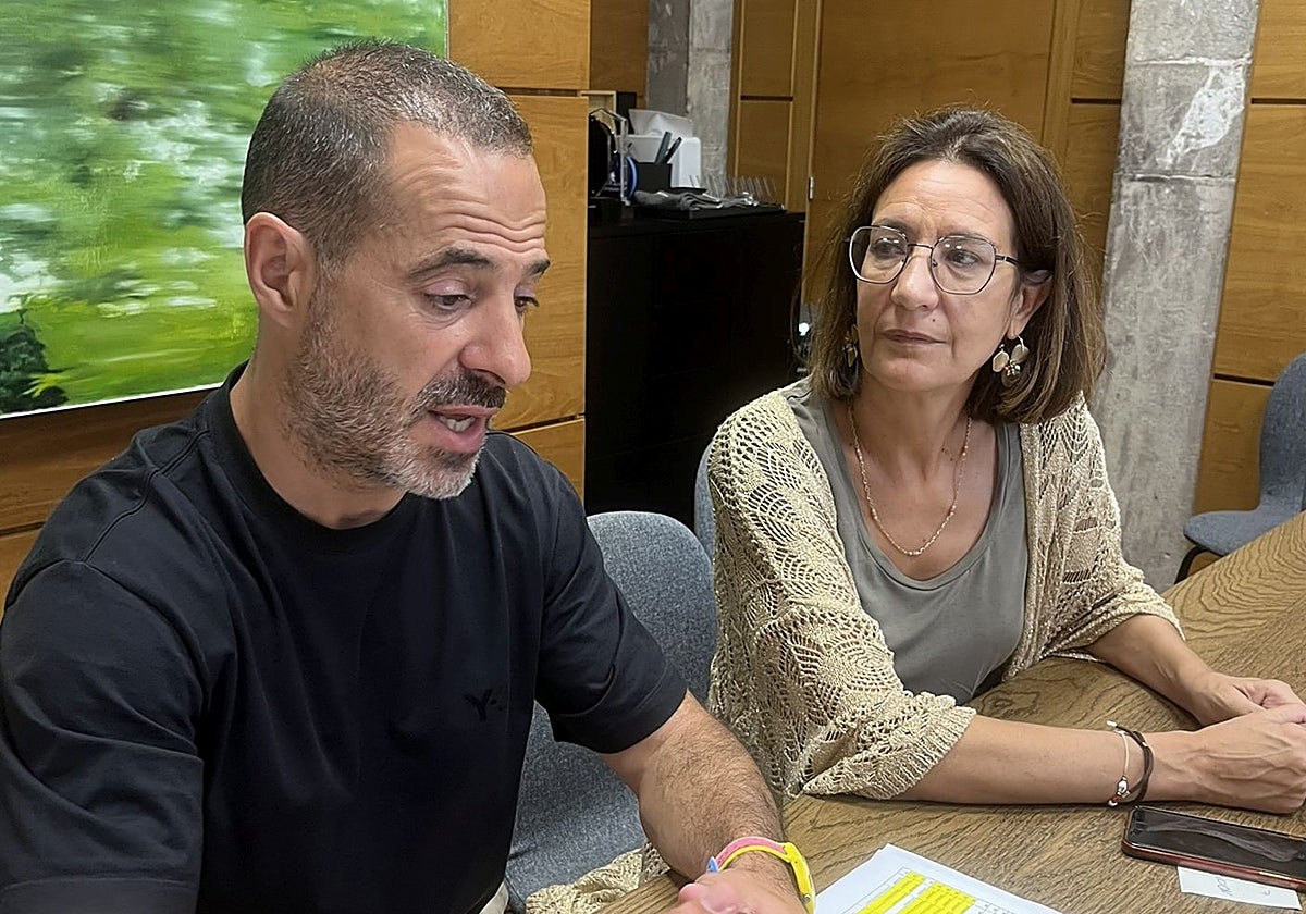 El alcalde de Siero, Ángel García, y la edil Patricia Antuña.