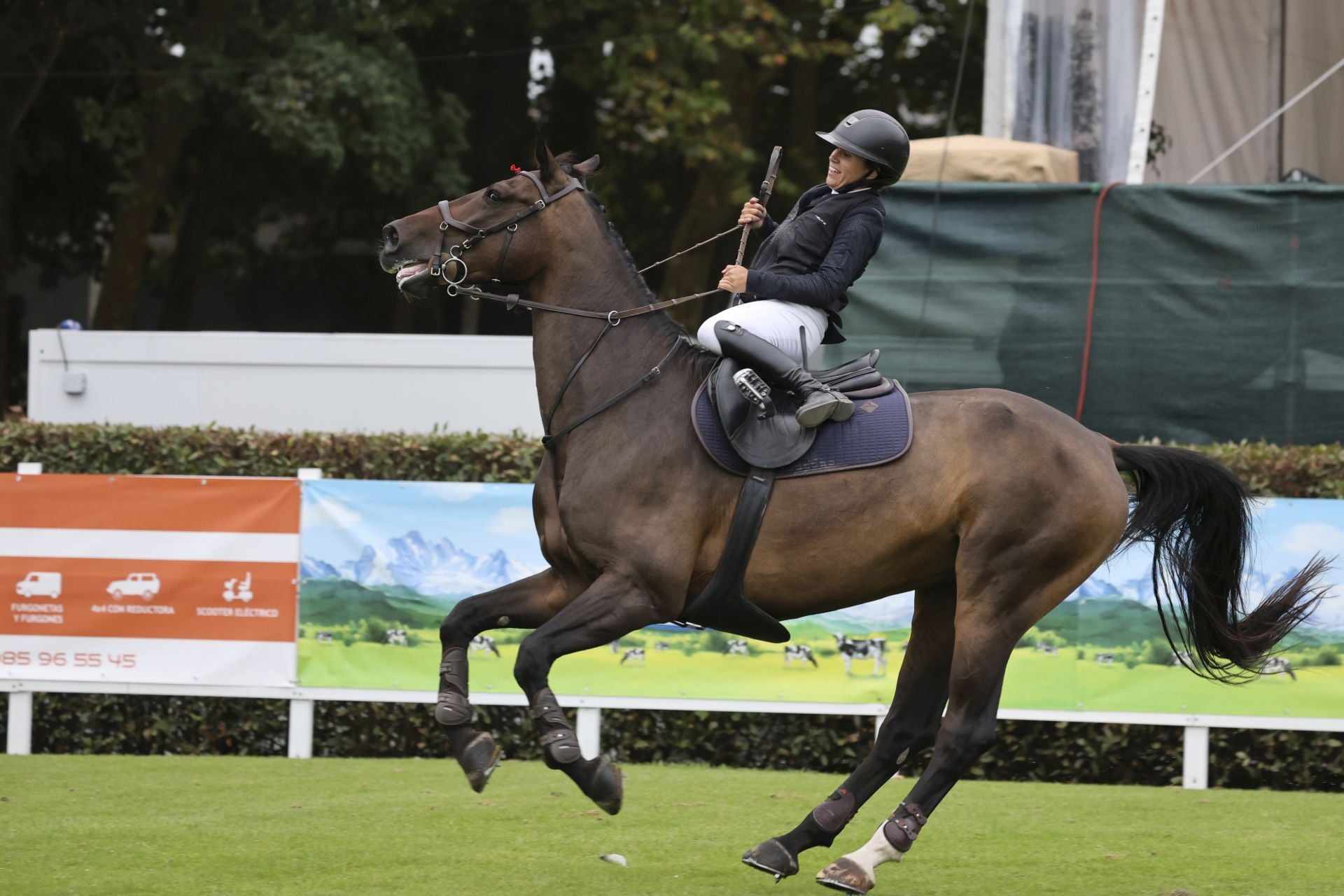 Castora tuvo un pequeño incidente sin consecuencias cuando celebraba su triunfo.