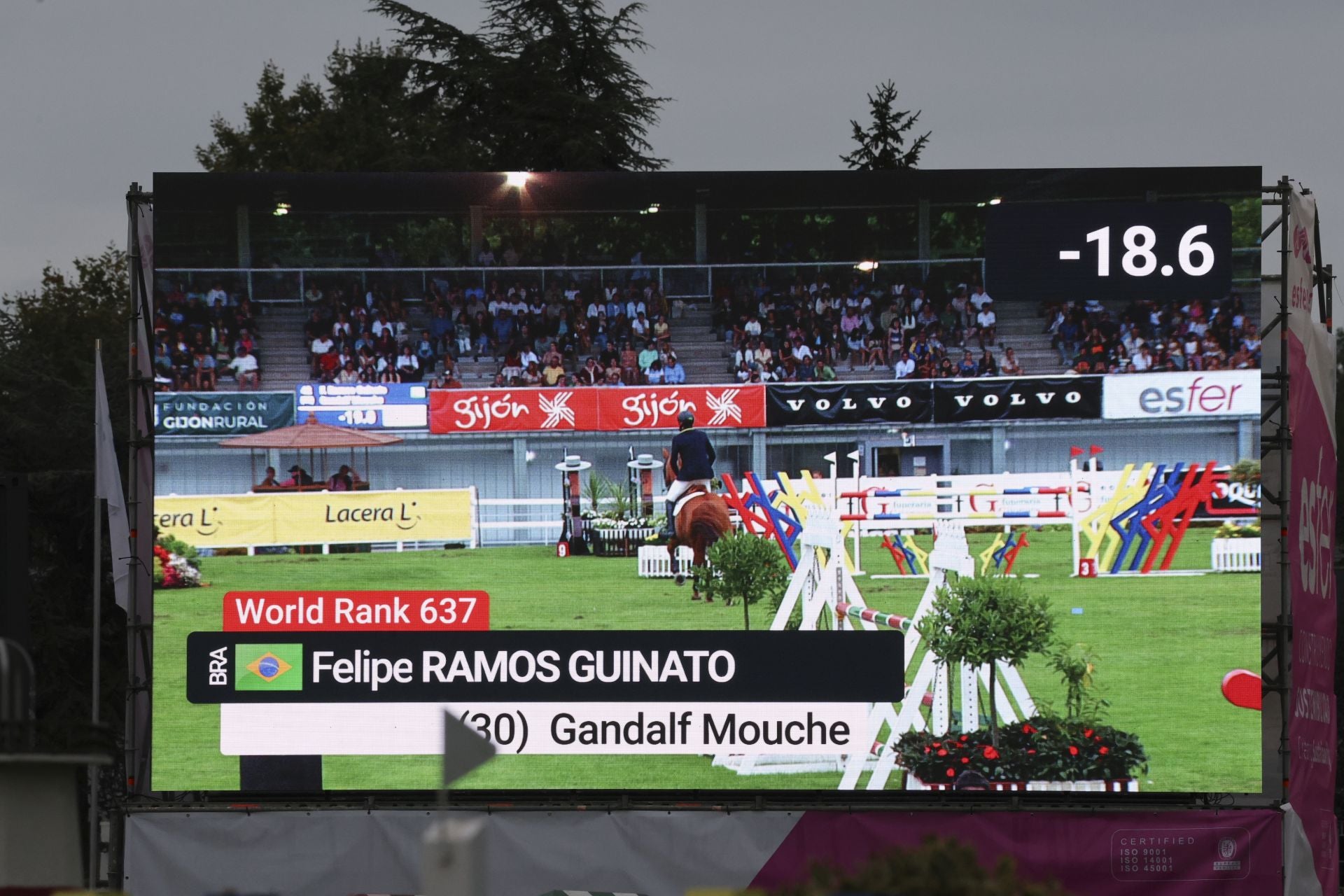 Las fotos que deja el primer día del Hípico en Gijón