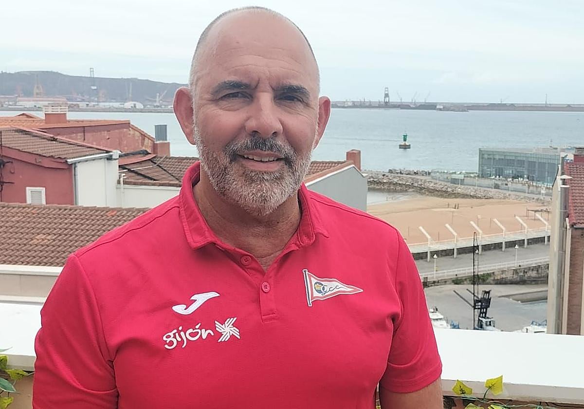 Pachu Muñiz, entrenador de natación del Grupo Covadonga.