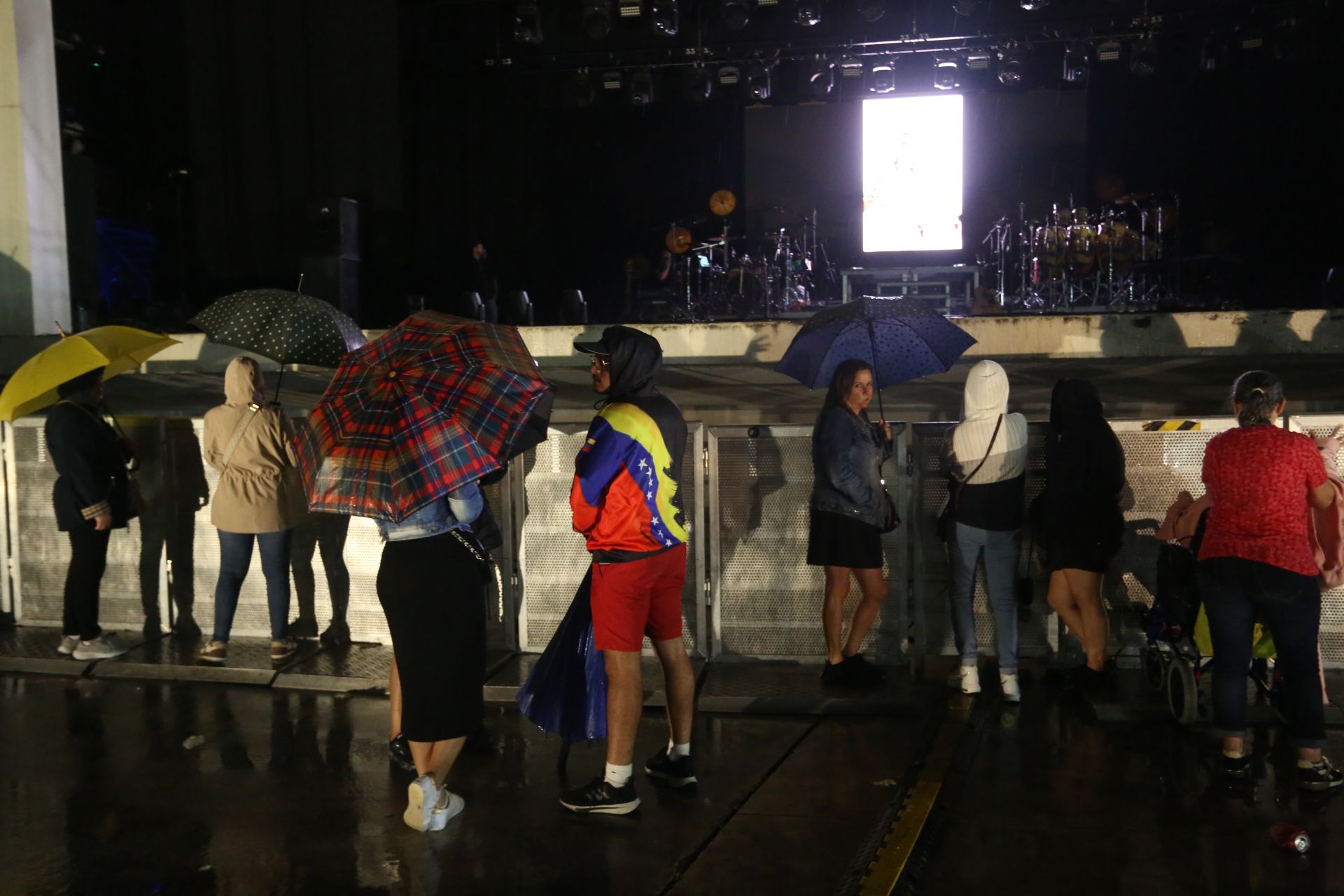 La recompensa de una larga espera: las mejores fotos del concierto de Carlos Baute en Avilés