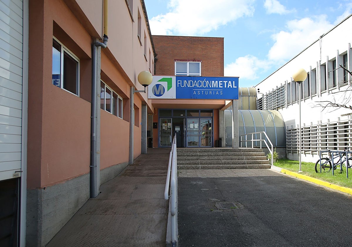 Edificio cedido en 2003 a la Fundación Metal en el polígono de Roces.