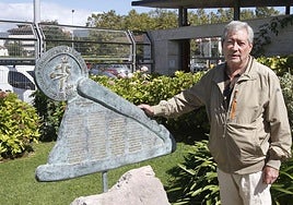 Lisardo Argüelles, en una imagen de archivo, en la entrada del Grupo Covadonga.