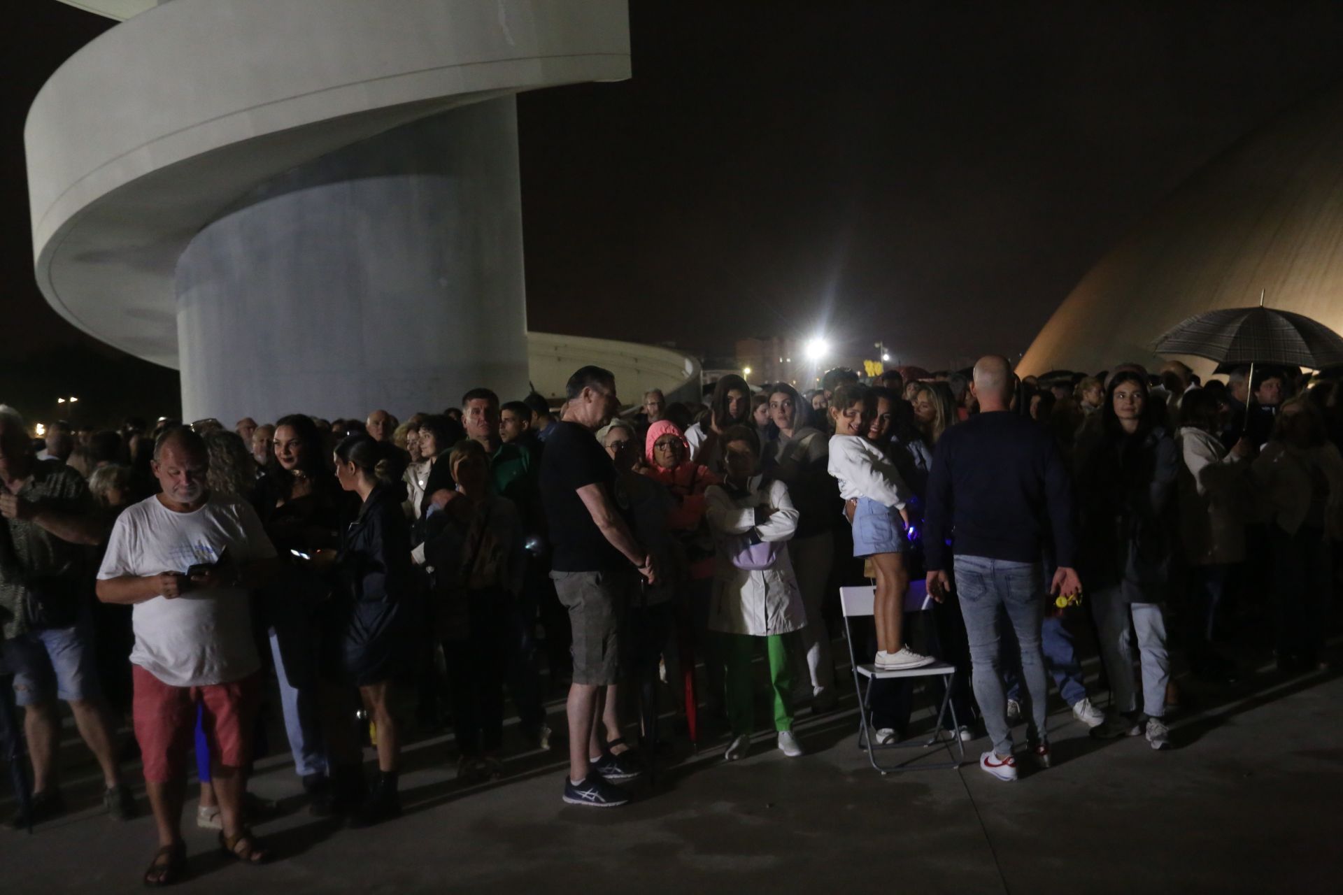 La recompensa de una larga espera: las mejores fotos del concierto de Carlos Baute en Avilés