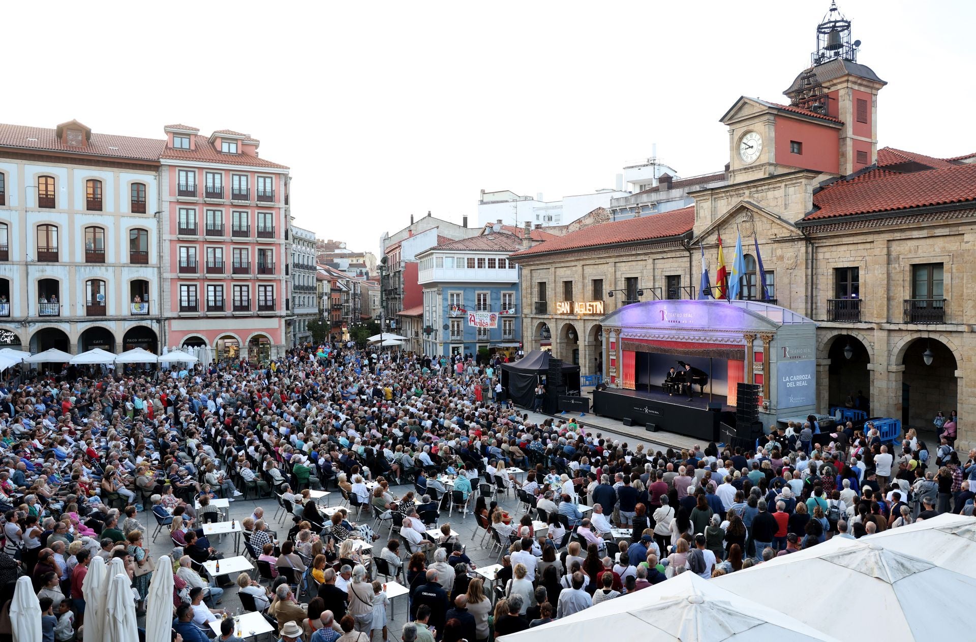 La Carroza del Teatro Real arrasa en Avilés