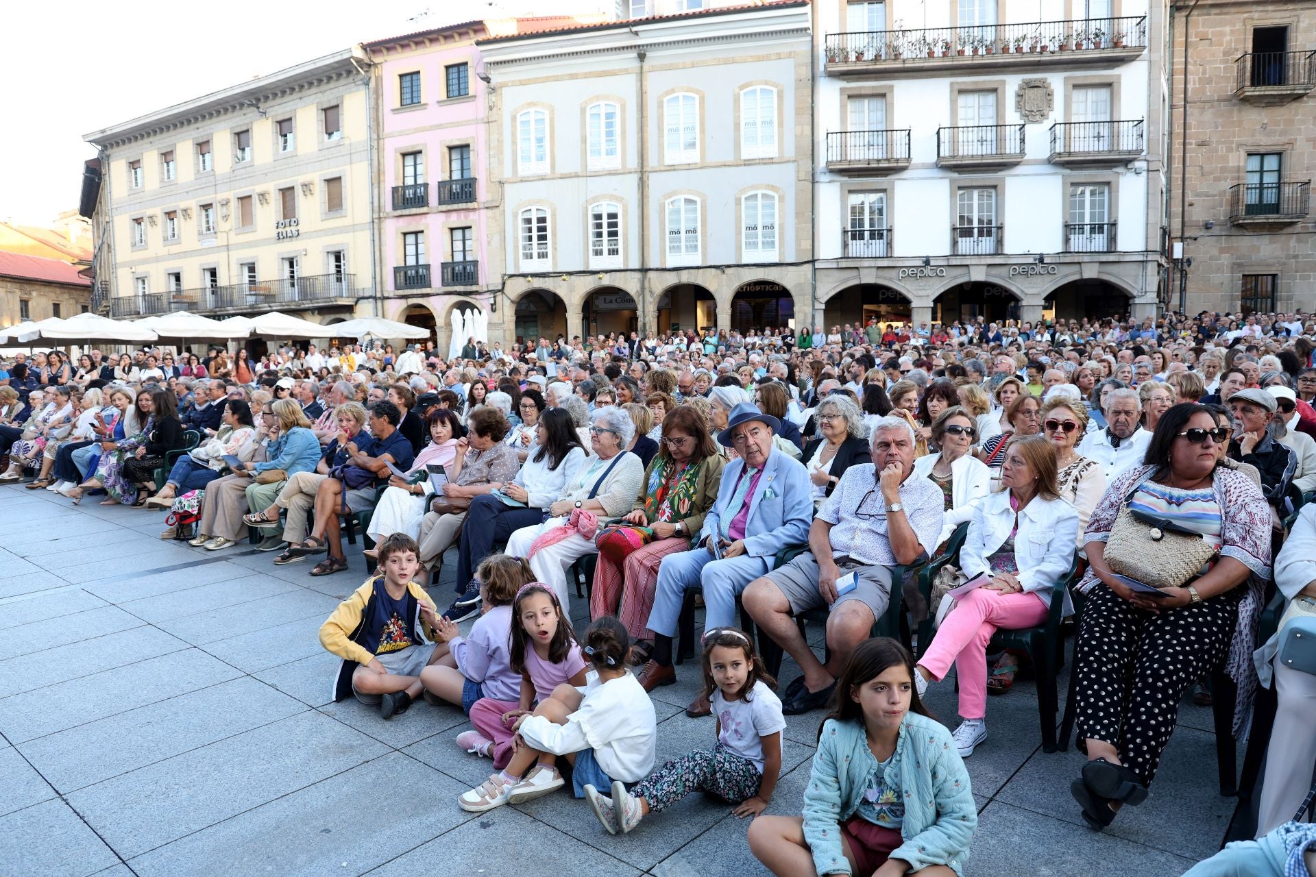 La Carroza del Teatro Real arrasa en Avilés