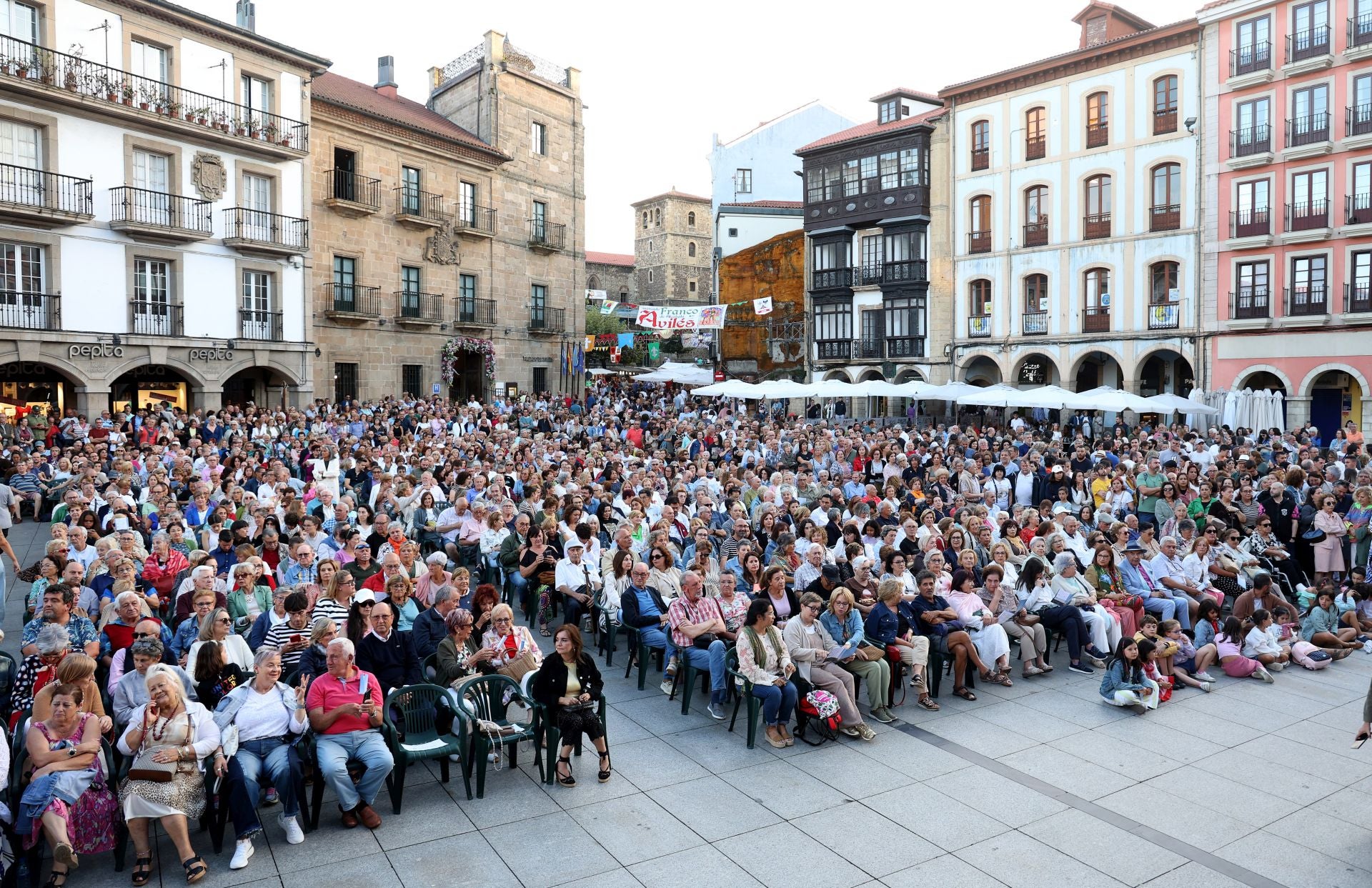 La Carroza del Teatro Real arrasa en Avilés