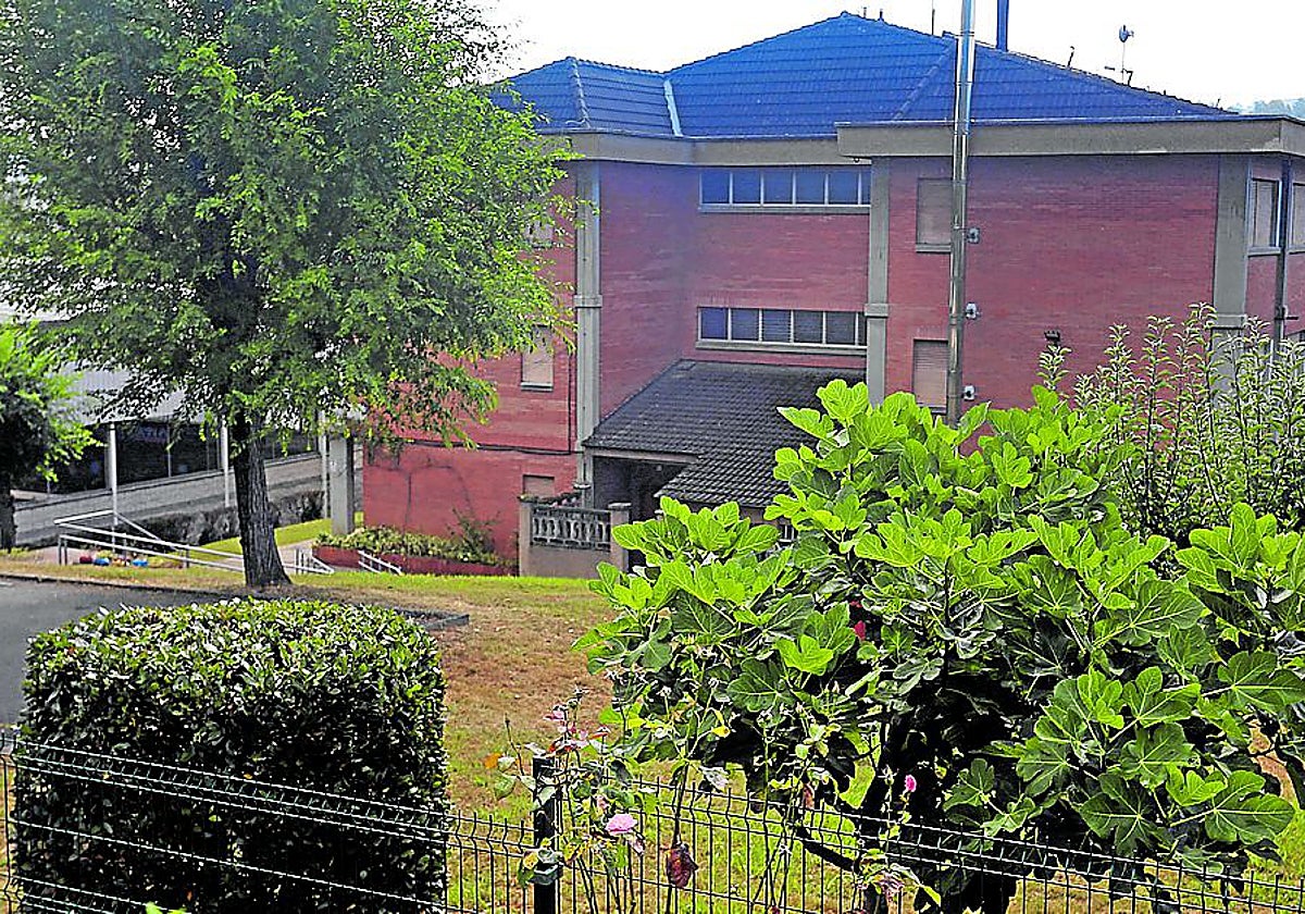 El colegio público El Villar de Trubia, donde Educación abrirá una escuelina.