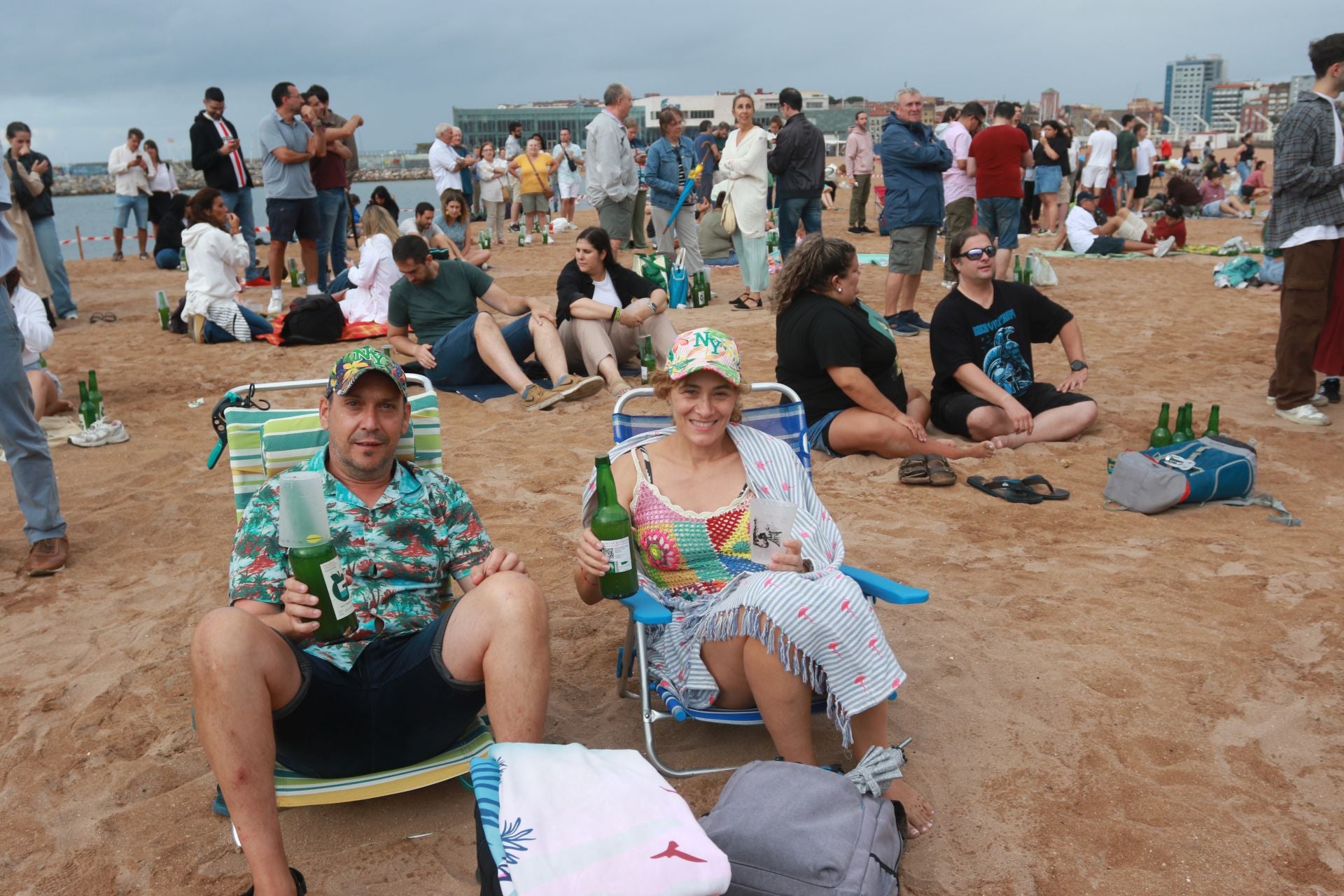 Gijón vuelve a batir el récord de escanciado simultáneo de sidra