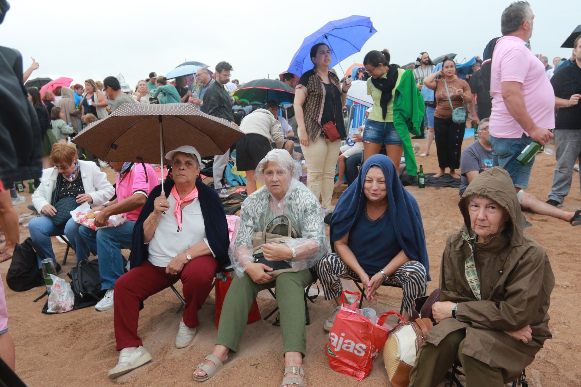 Gijón vuelve a batir el récord de escanciado simultáneo de sidra