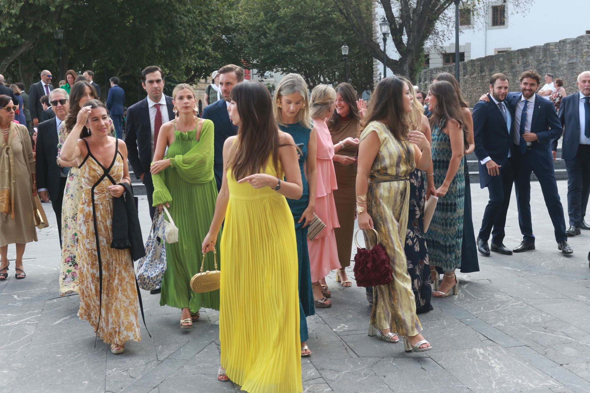 Los invitados a la boda en Gijón de Corín Castro y Javier Barreiro