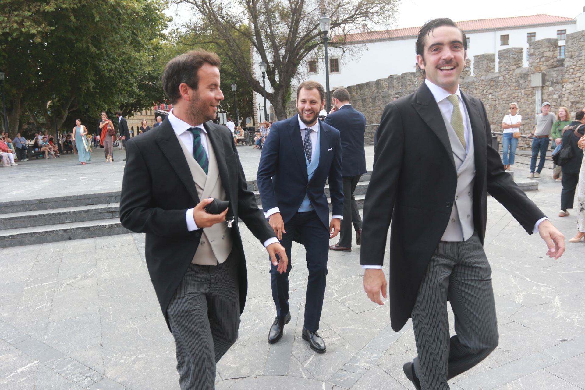Los invitados a la boda en Gijón de Corín Castro y Javier Barreiro